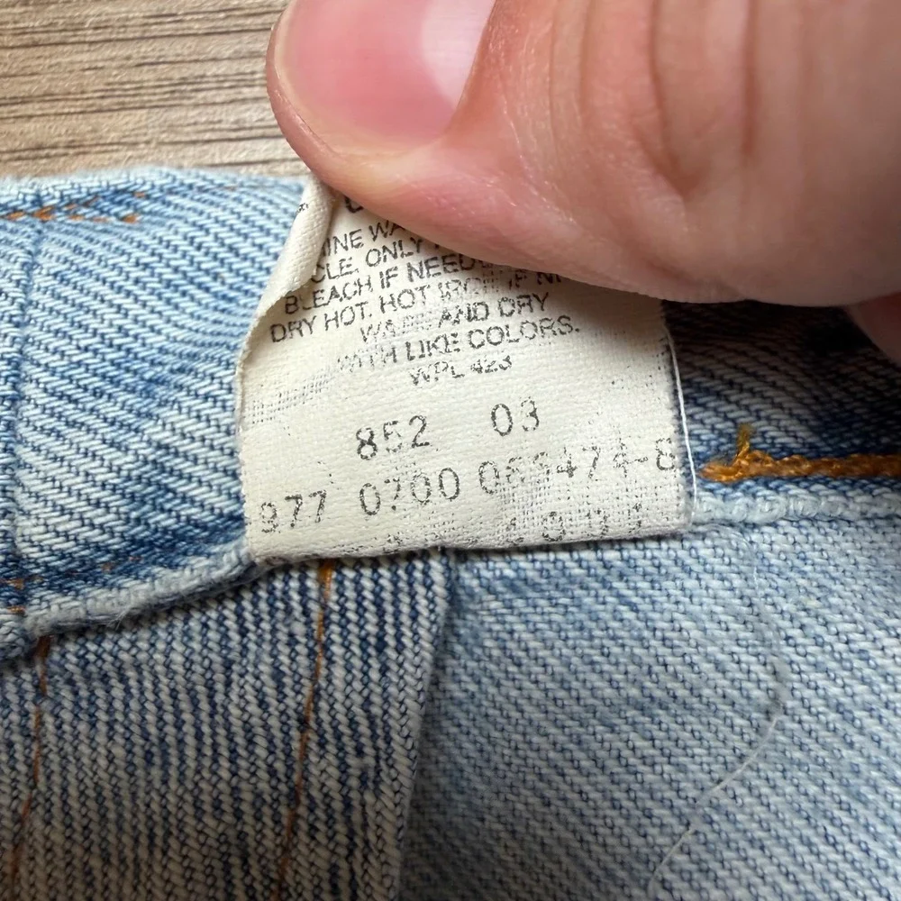 Vintage Levi's 550 Denim Shorts Mens 36 Light Blue Cutoff Relaxed Fit (Tag 40)